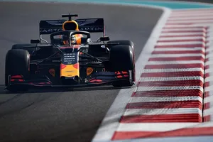 Verstappen supera a Hamilton en el último instante de los últimos libres de 2019