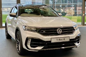 Volkswagen entrega la primera unidad del T-ROC R a un empleado de la casa alemana