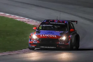 Norbert Michelisz gana la primera manga del WTCR en un mojado Sepang