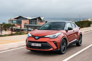 Precios del nuevo Toyota C-HR 2020, llega la motorización híbrida 180H