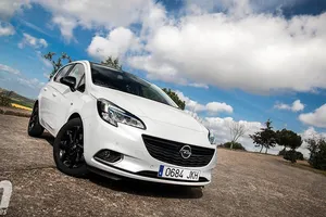 Reino Unido - Noviembre 2019: El Opel Corsa obtiene una clara victoria