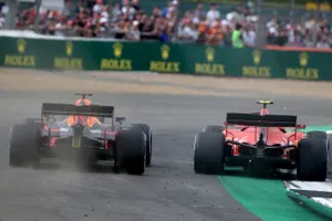 Verstappen compara a los comisarios con los árbitros: «Son lo mismo»