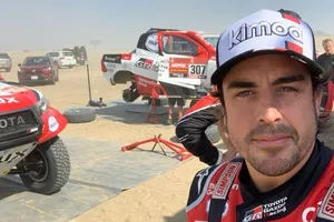 Alonso no quiere renunciar a vivir el Dakar por un "error estúpido"
