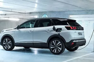 Peugeot rebajará las emisiones límite en marzo con las ventas de híbridos y eléctricos