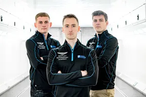 Bentley coloca a los pilotos de su 'Academy Drivers' en el Team Parker