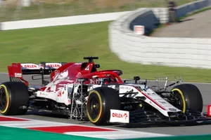 Robert Kubica encabeza la cuarta jornada de test sobre Max Verstappen