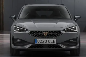 CUPRA León, se estrena el modelo deportivo con tres versiones, una híbrida enchufable