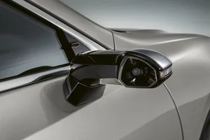 El Lexus ES 300h estrena retrovisores digitales en Ginebra