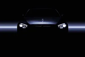 Mercedes muestra las nuevas ópticas del Clase E a modo de adelanto