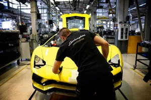 Lamborghini cierra su factoría italiana por el coronavirus