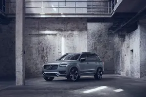 El Volvo XC90 2020 mejora los equipamientos y elimina los diésel, solo gasolina e híbrido