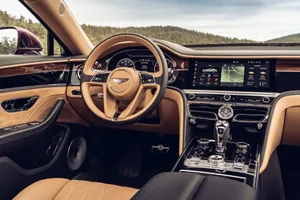 Bentley conserva la apariencia analógica en la pantalla digital de instrumentos
