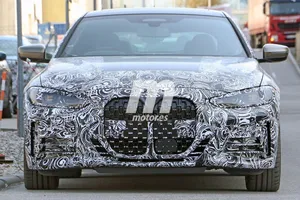 Un prototipo del nuevo BMW Serie 4 Coupé deja la nueva parrilla más descubierta