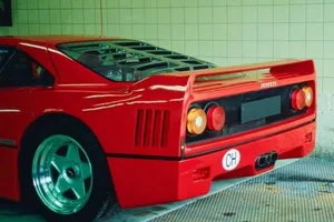 Los extravagantes Ferrari F40 amputados de Suiza