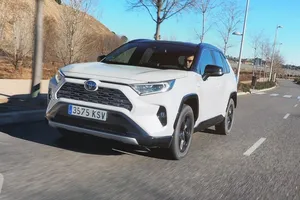 Rusia - Marzo 2020: El Toyota RAV4 escala puestos