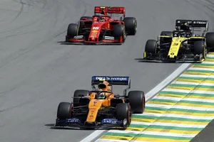 Carlin ve a Sainz capaz de plantar cara a Leclerc: «Lo superará en carrera»