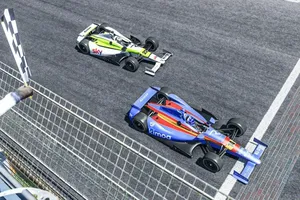 Doble victoria virtual de Fernando Alonso en Indianápolis