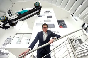 Mercedes afirma que quiere continuar en la F1 con Toto Wolff al frente