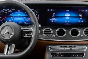 Mercedes desvela el salpicadero de los Clase E Coupé y Cabrio 2021