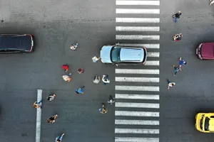 ¿Cuánto es la multa por aparcar en paso de peatones?