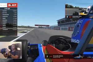 Alonso gana también la segunda carrera virtual en Silverstone tras salir último