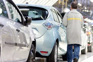 Renault prepara un plan de ahorro cerrando cinco fábricas en Francia