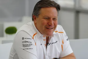 Zak Brown ironiza a costa de Horner: «Si quieren ayudar, que regalen sus coches»