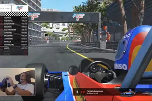 Alonso sube al podio tras salir último en la segunda carrera