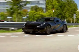 La mula del Ferrari 812 Super-Superfast grabada desde más cerca