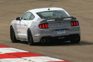 Un informe asegura que el nuevo Mustang Mach 1 será tan potente como el Shelby GT350