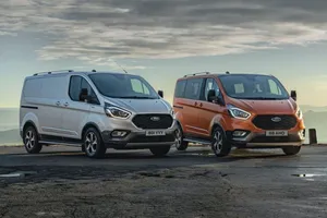 Ford Tourneo Custom Active, el comercial del óvalo azul se crossoveriza