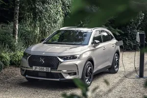 La gama del DS 7 Crossback E-TENSE se amplía con una versión de 225 CV