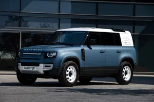 La gama del nuevo Land Rover Defender añade la variante comercial Hard Top