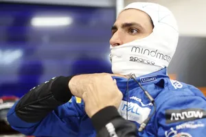 Sainz habla: Hamilton y el racismo, la vuelta de Alonso y el apagón informativo de McLaren