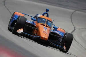 Scott Dixon vence con autoridad en Texas; desafortunado abandono de Palou