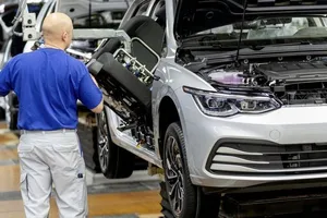 Volkswagen y Skoda reinician la producción del Golf y Octavia