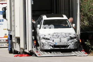 El futuro BMW Serie 3 EV, que llega en 2022, reaparece en fotos espía en el sur de Europa