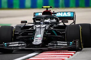 Bottas recupera el control en la fría pista de Hungaroring y Ferrari mejora