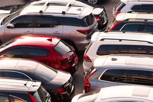 ¿Hay multa por dejar el coche aparcado mucho tiempo?