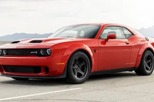 Dodge exprime el Challenger Hellcat para crear la brutal versión Super Stock