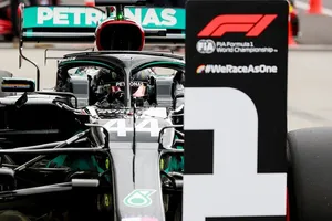 Hamilton vuelve a reinar en Hungría e iguala otro récord de Schumacher