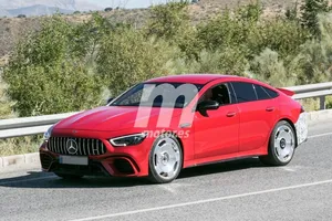 Mercedes-AMG GT 73 e, el coupé híbrido de 4 puertas, al detalle en estas fotos espía