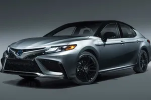 El Toyota Camry se renueva: estas son todas las novedades del modelo 2021