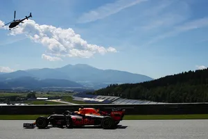 Verstappen se lleva el mejor tiempo en los segundos libres que puede darle la pole