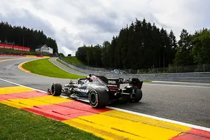 Bottas supera por la mínima a Hamilton en el primer ensayo en Spa