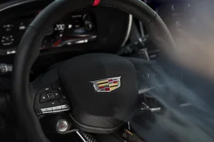 Cadillac desvela el volante de las versiones V-Series Blackwing a modo de teaser