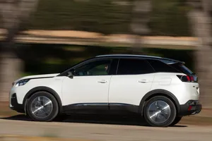 ¿Cuánto cuesta el mantenimiento de un Peugeot 3008 híbrido enchufable?