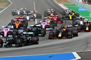 Se le escapa el Mundial a Bottas: Hamilton a 43 puntos y Verstappen a 6