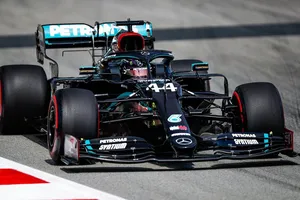 Los Mercedes no aflojan antes de la clasificación en Montmeló
