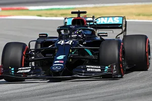 Hamilton da un paso de gigante a la victoria del domingo con la pole